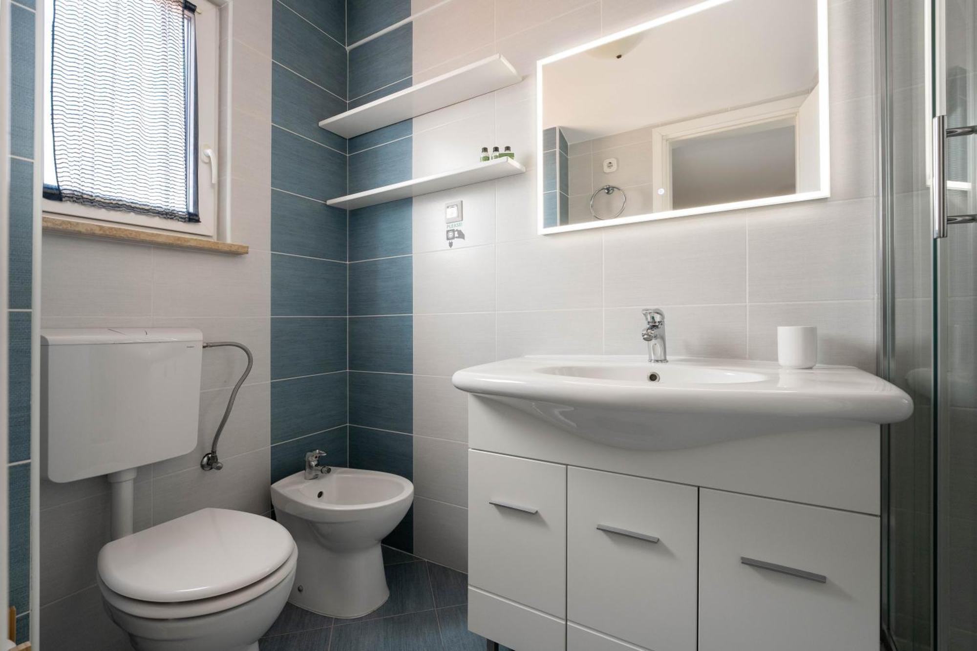 ורסאר Degrassi Square Apartments (Adults Only) מראה חיצוני תמונה
