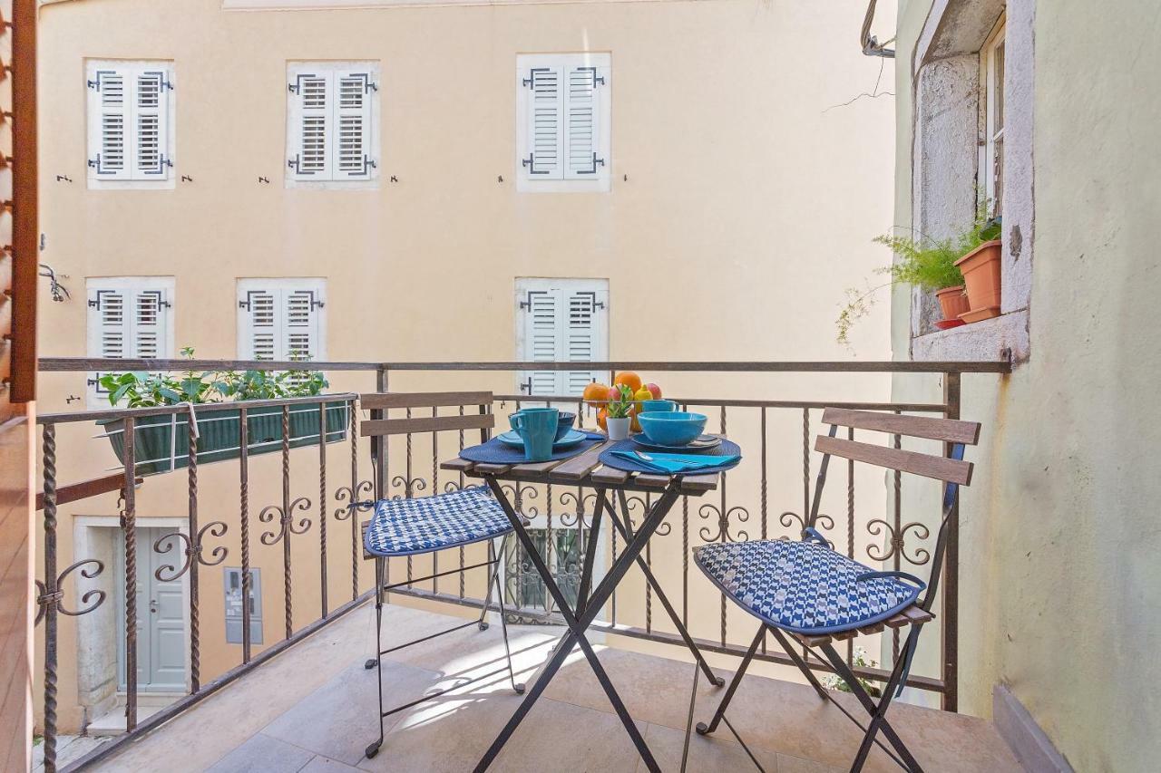 ורסאר Degrassi Square Apartments (Adults Only) מראה חיצוני תמונה
