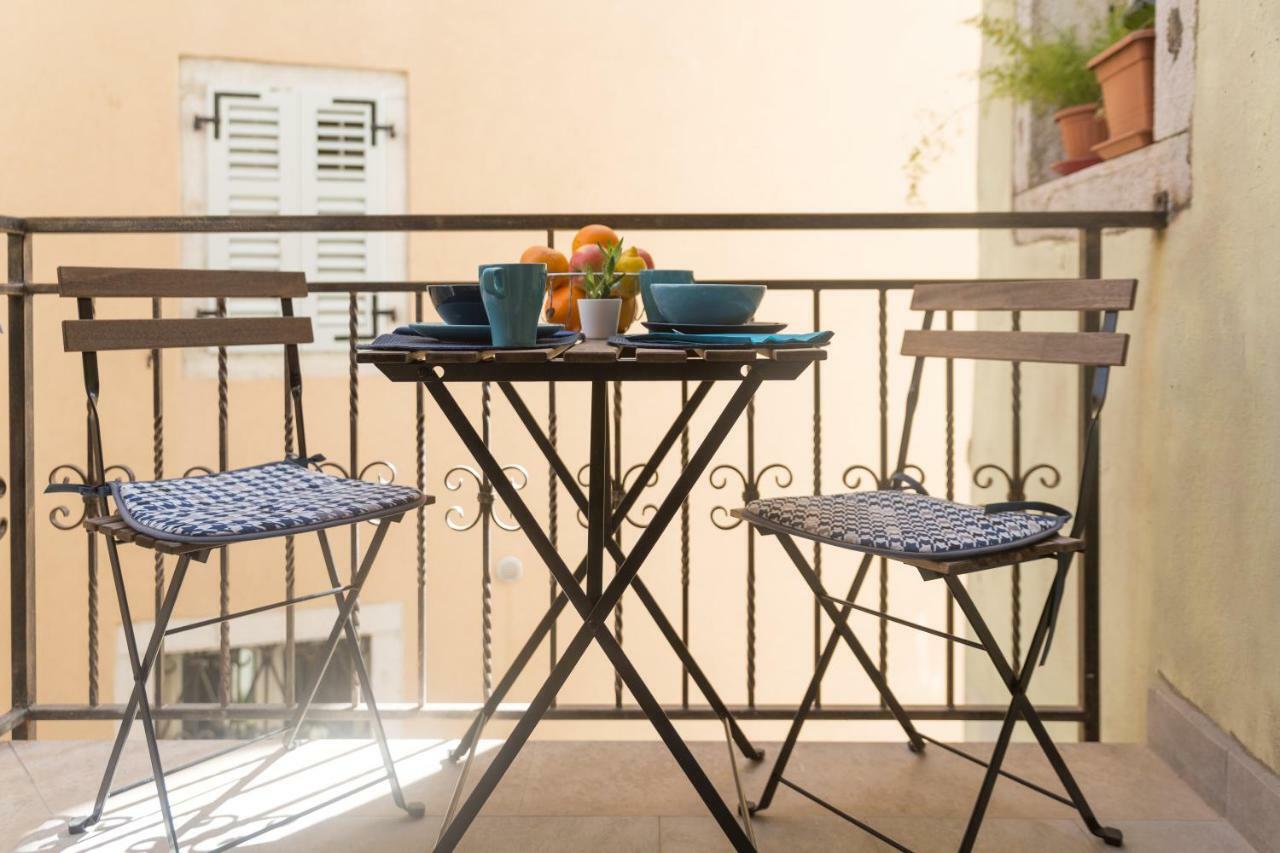 ורסאר Degrassi Square Apartments (Adults Only) מראה חיצוני תמונה