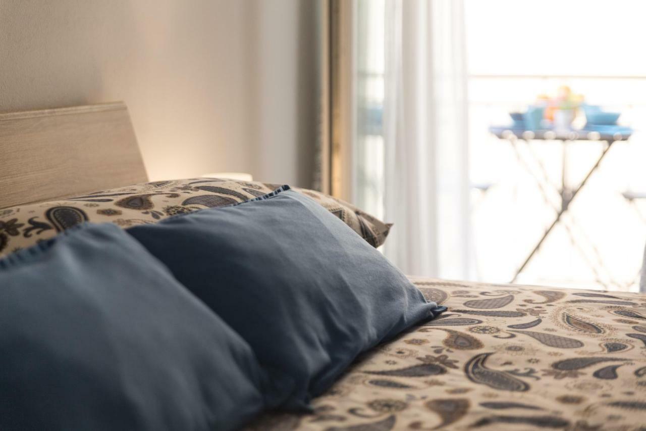 ורסאר Degrassi Square Apartments (Adults Only) מראה חיצוני תמונה