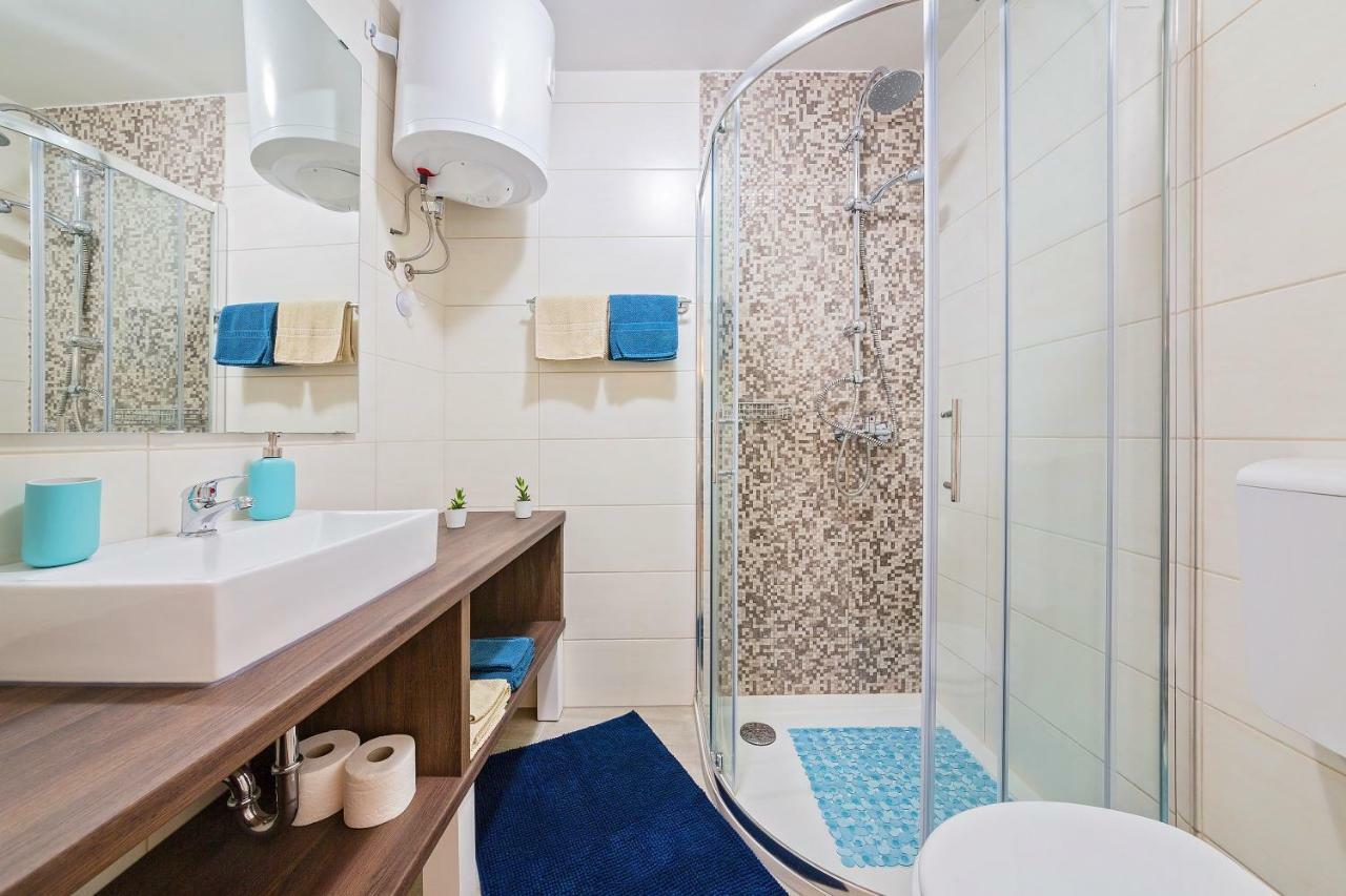 ורסאר Degrassi Square Apartments (Adults Only) מראה חיצוני תמונה