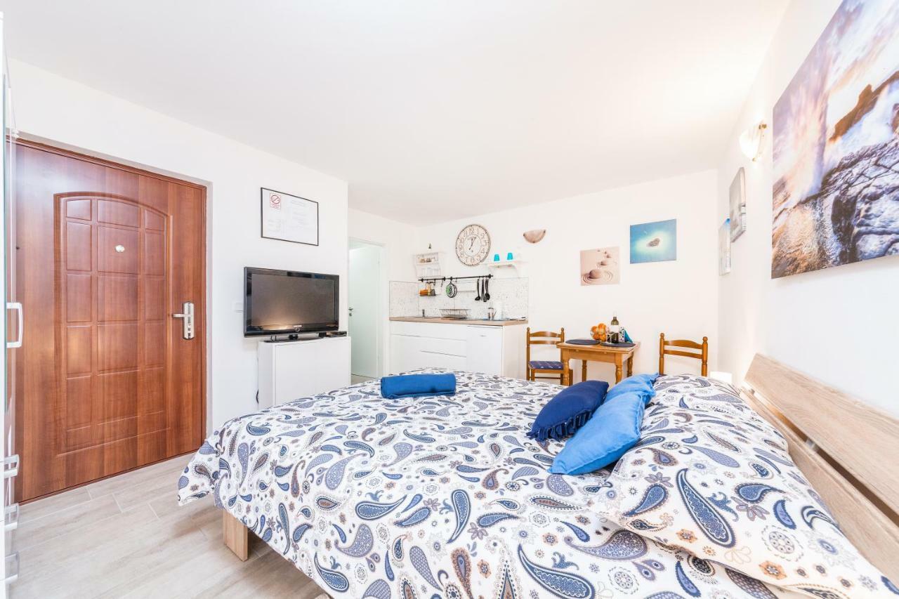 ורסאר Degrassi Square Apartments (Adults Only) מראה חיצוני תמונה